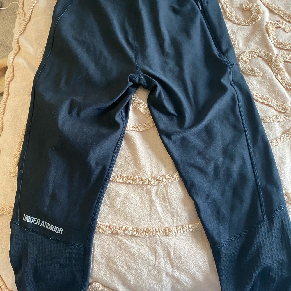 Under armor women’s leggings with pocket
